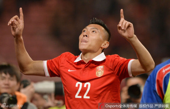 罗德兹替补奇兵建功,临场换人改变比赛走势  罗德兹替补奇兵建功,临场换人改变比赛走势